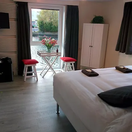 Minties Houseboat 2* Ámsterdam