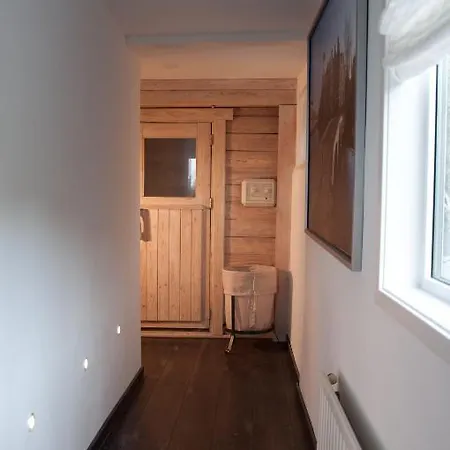 Minties Houseboat