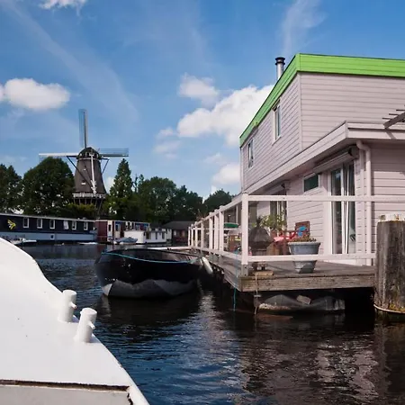 Minties Houseboat ベッド・アンド・ブレックファスト