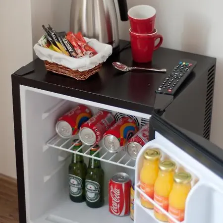 Minties Houseboat Nocleg ze śniadaniem 2*